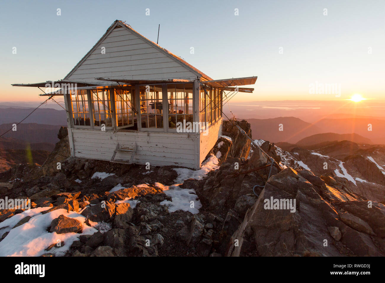 Le restauré d'observation, construite en 1932, sur trois doigts Mountain, près de Seattle, Washington, USA. Banque D'Images