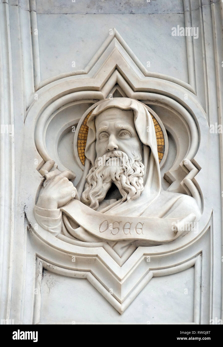 Osée, relief sur la façade de la Basilique de Santa Croce (Basilique de la Sainte Croix) - La célèbre église franciscaine à Florence, Italie Banque D'Images