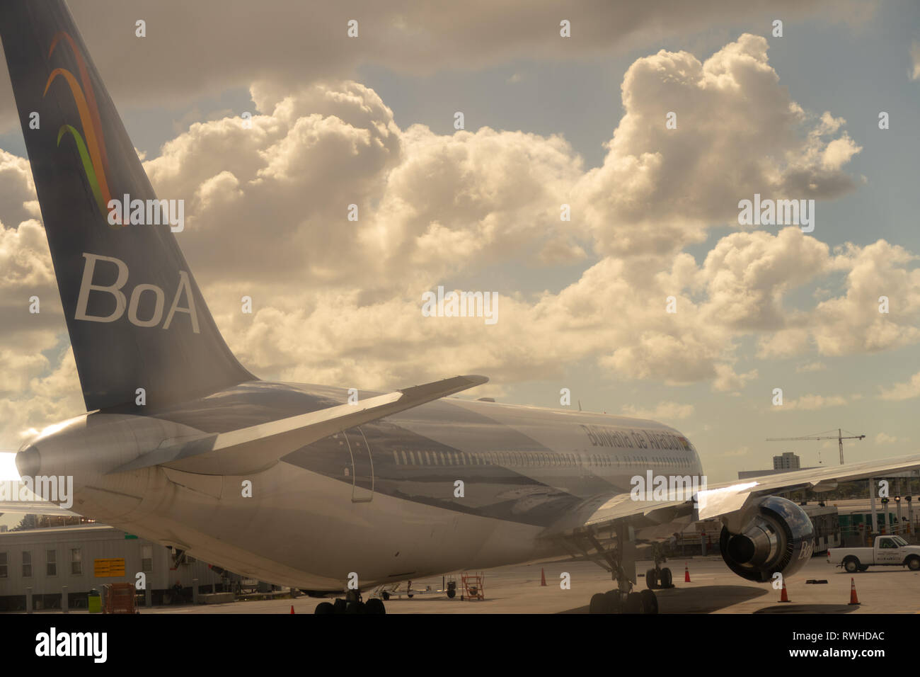 Boliviana de Aviacion avion à l'Aéroport International de Miami Banque D'Images