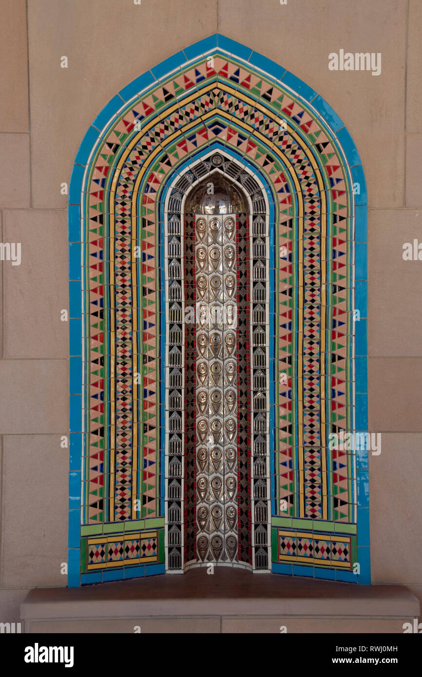 Les alcôves avec dessins islamique, Grande Mosquée, Muscat, Oman Banque D'Images