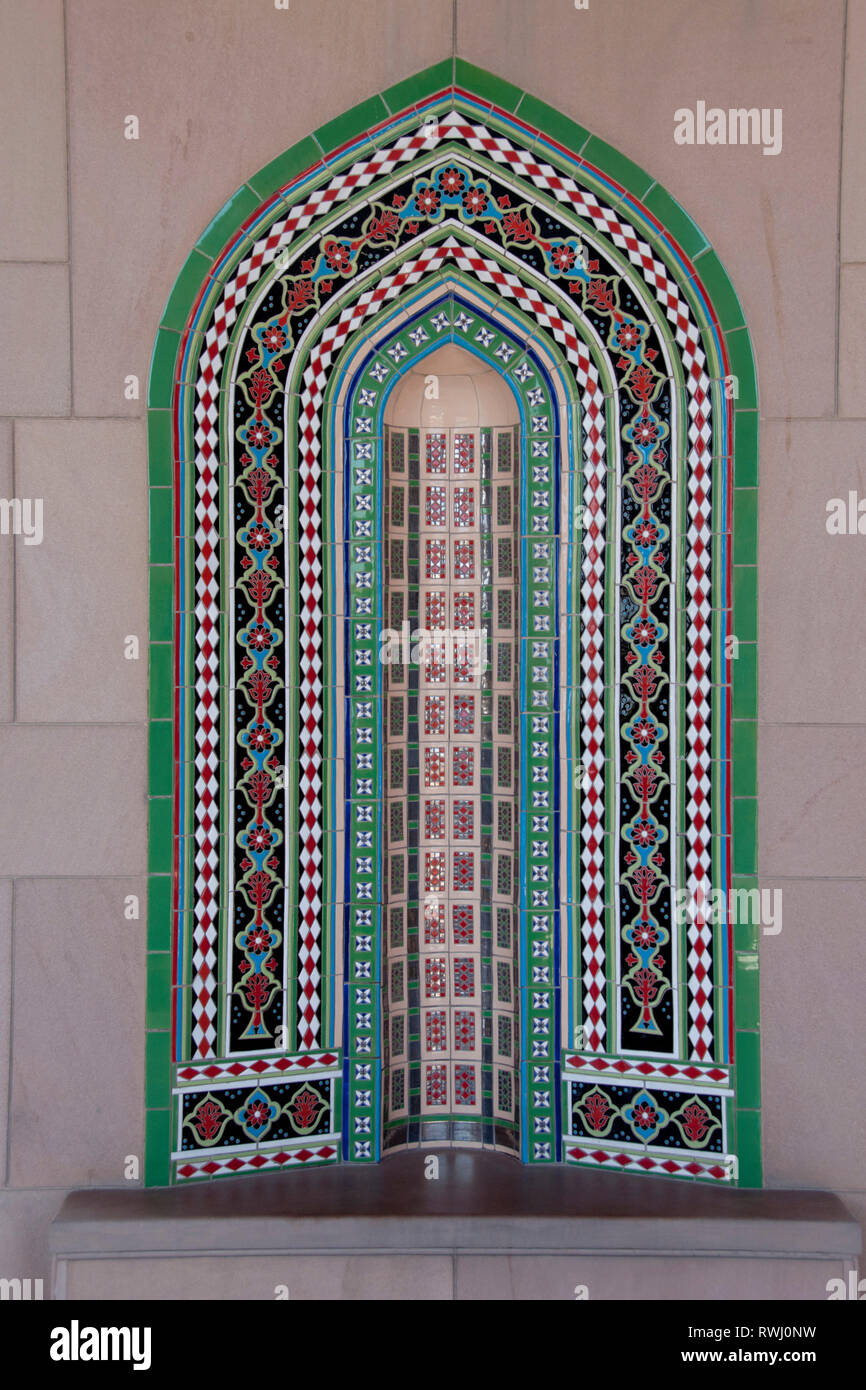 Les alcôves avec dessins islamique, Grande Mosquée, Muscat, Oman Banque D'Images