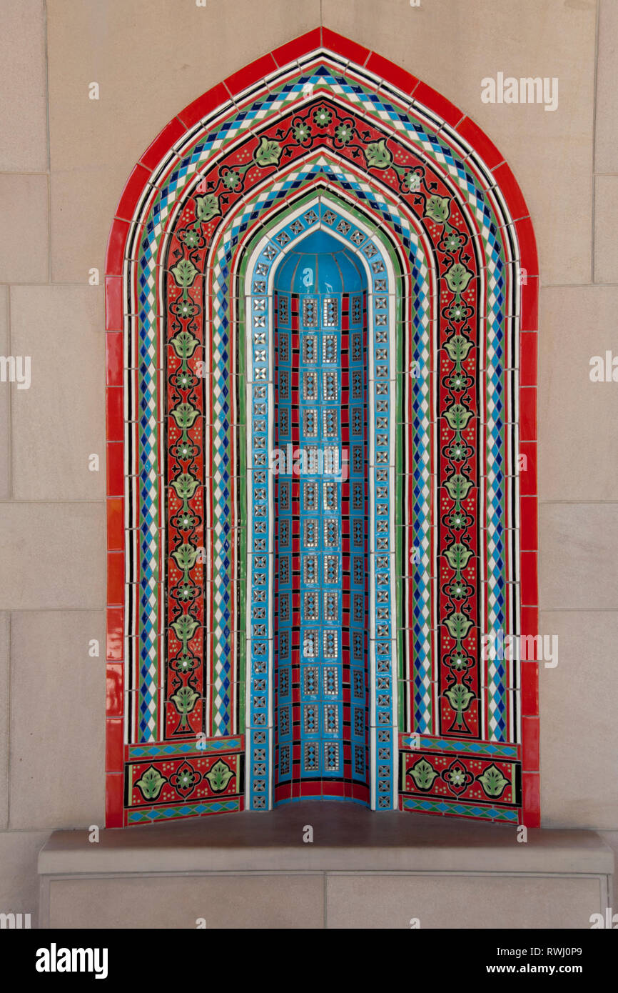 Les alcôves avec dessins islamique, Grande Mosquée, Muscat, Oman Banque D'Images