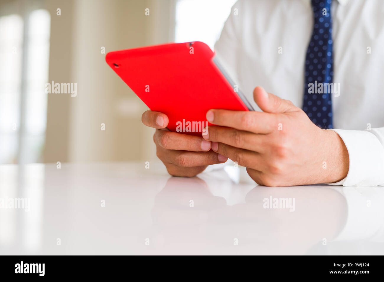 Close up of middle age business man using tablet Banque D'Images