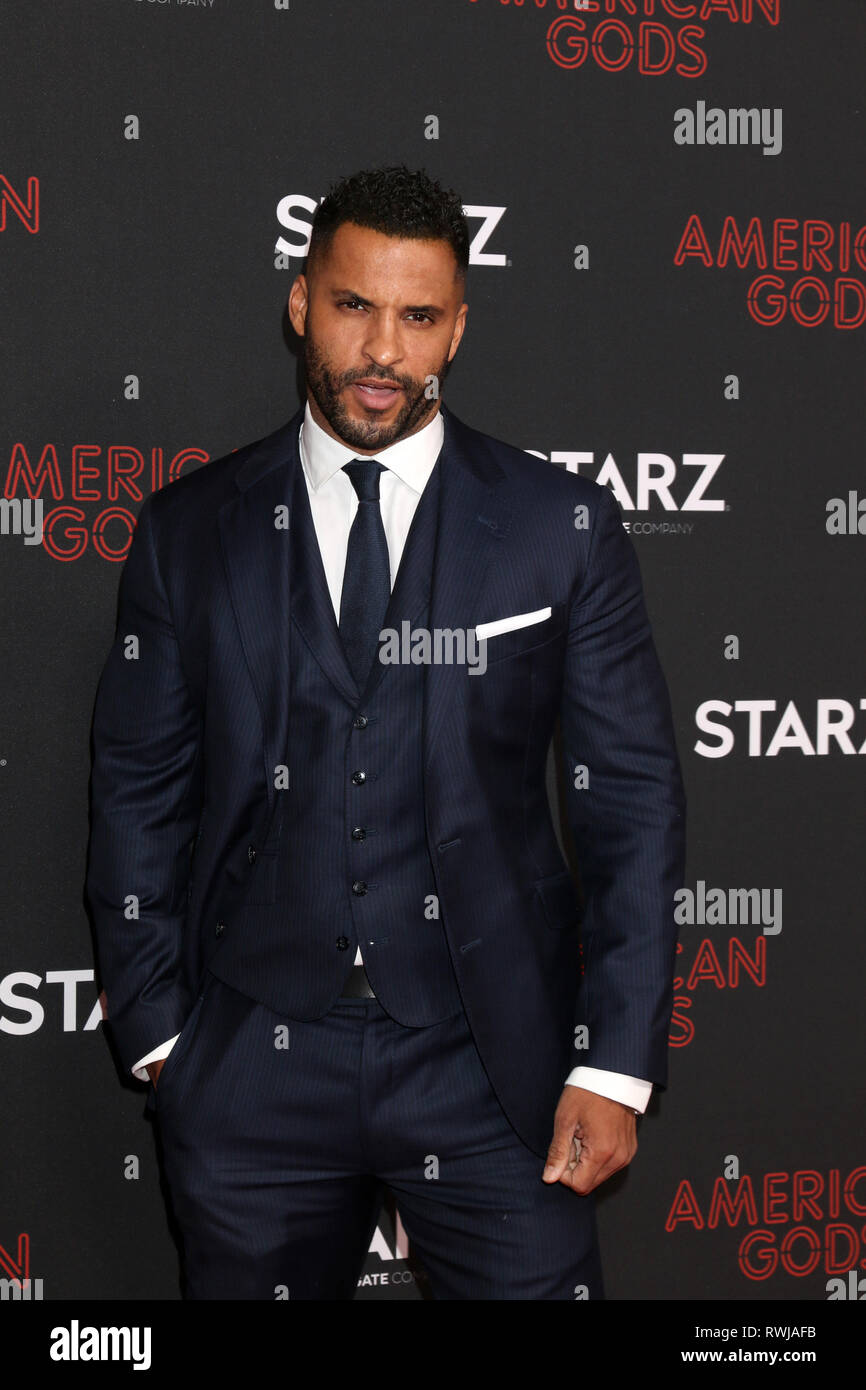 Los Angeles, CA, USA. 5e Mar, 2019. LOS ANGELES - Oct 5 : Ricky Whittle au ''American Gods'' Saison 2 première au théâtre à l'hôtel Ace le 5 mars 2019 à Los Angeles, CA : Crédit Kay Blake/ZUMA/Alamy Fil Live News Banque D'Images