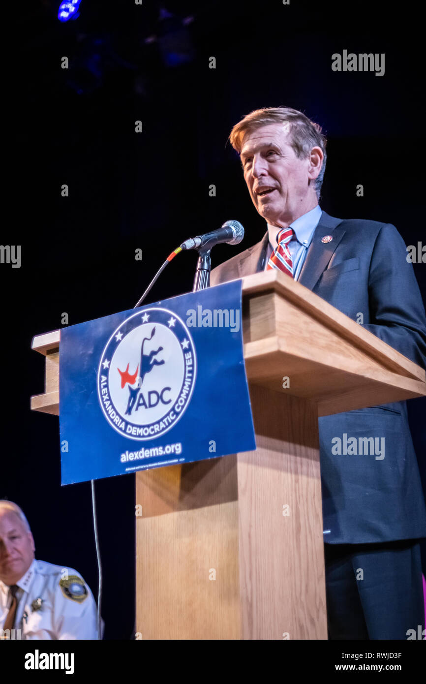 Alexandria, Virginia, USA. 5e Mar 2019. Membre du Congrès, Don Beyer prend la parole à un événement démocratique à Alexandria, en Virginie. Credit : Eli Wilson/Alamy Live News Banque D'Images