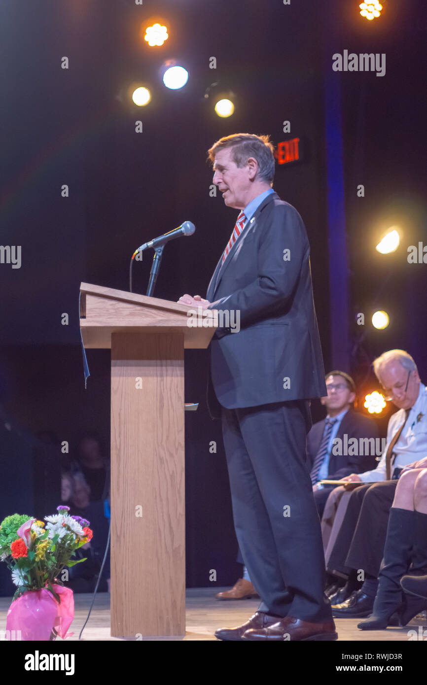 Alexandria, Virginia, USA. 5e Mar 2019. Membre du Congrès, Don Beyer prend la parole à un événement démocratique à Alexandria, en Virginie. Credit : Eli Wilson/Alamy Live News Banque D'Images