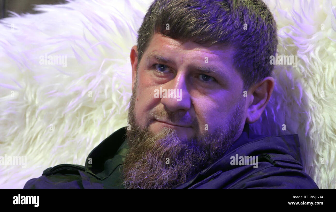 Grosny, la Russie. 08Th Oct, 2018. Ramzan Kadyrov, chef de la république russe de Tchétchénie, suit les arts martiaux mixtes se bat dans Achmat Fight Club. (Dpa article 'la dictature de Kadyrov en Tchétchénie est une bombe à retardement') Credit : Emile Alain Ducke/dpa/Alamy Live News Banque D'Images