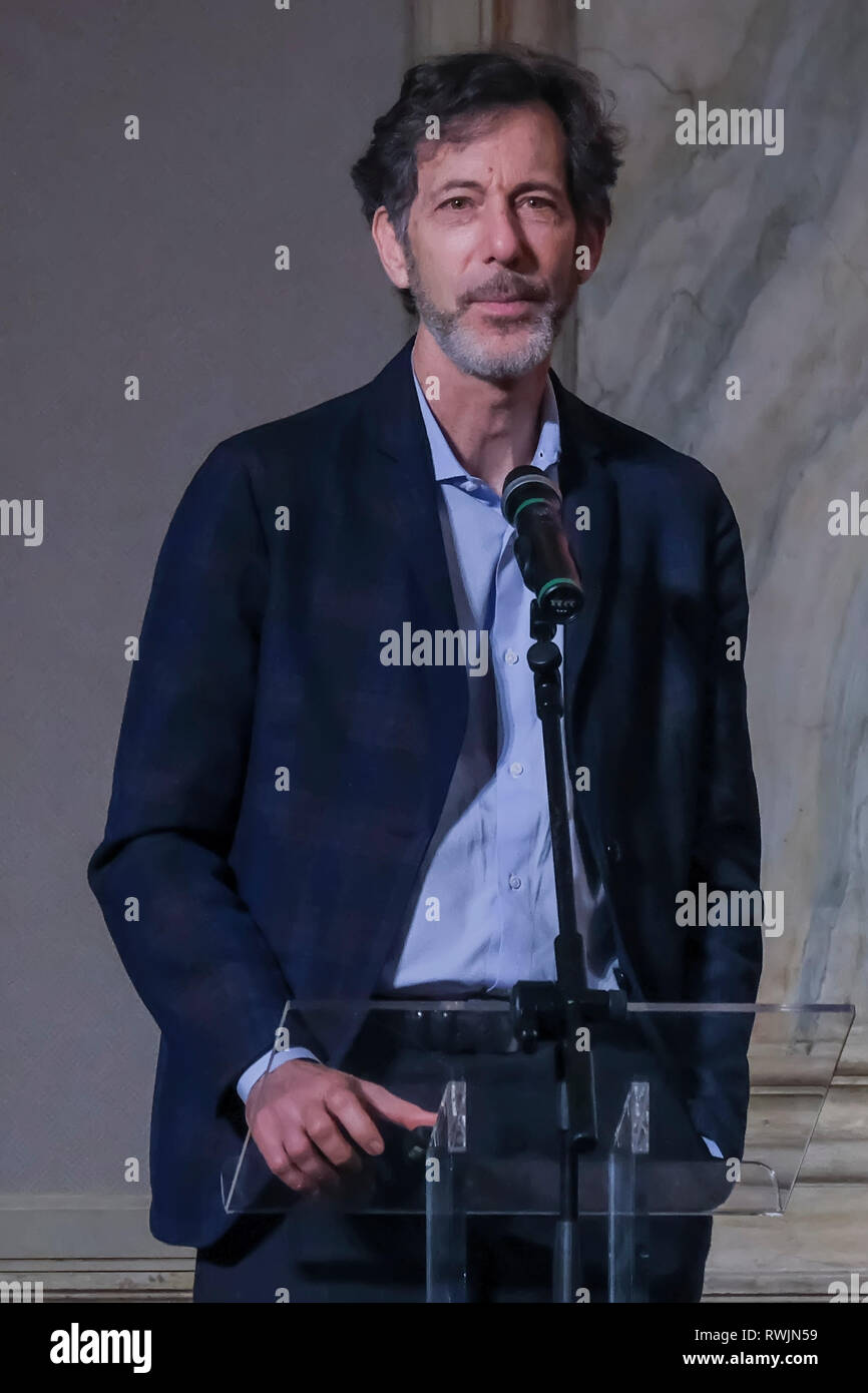 Venise, Italie. 7 mars, 2019. Ralph Rugoff conservateur de la Biennale de Venise de l'Art assiste à la conférence de presse de Ca' Giustinian, 07 mars 2019 à Venise, Italie. La 58e exposition internationale d'art intitulée "puissiez-vous vivre en des temps intéressants", organisée par Ralph Rugoff à Venise, Italie. © Stefano Mazzola / éveil / Alamy Live News Banque D'Images