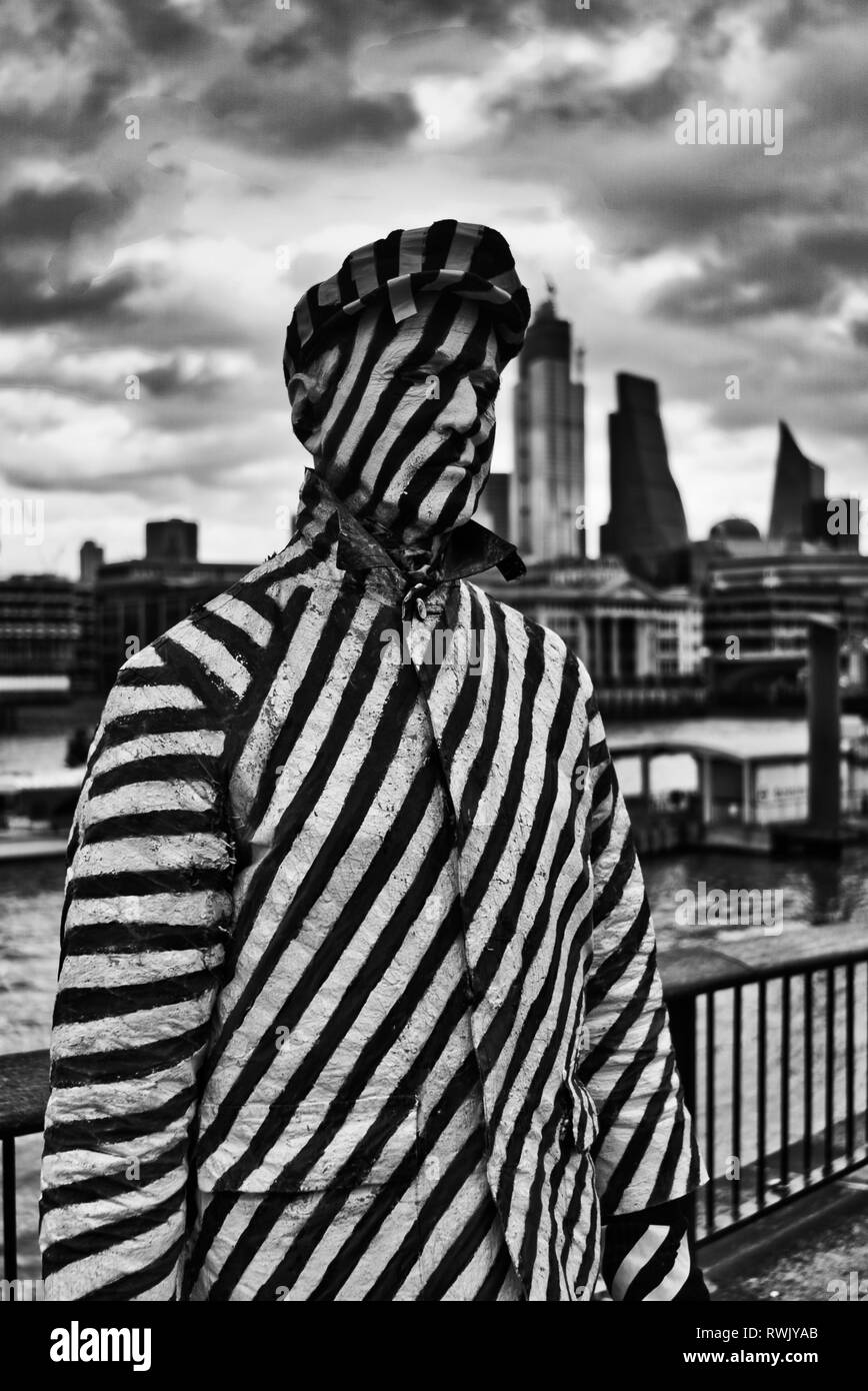 Homme en blanc et noir Banque D'Images