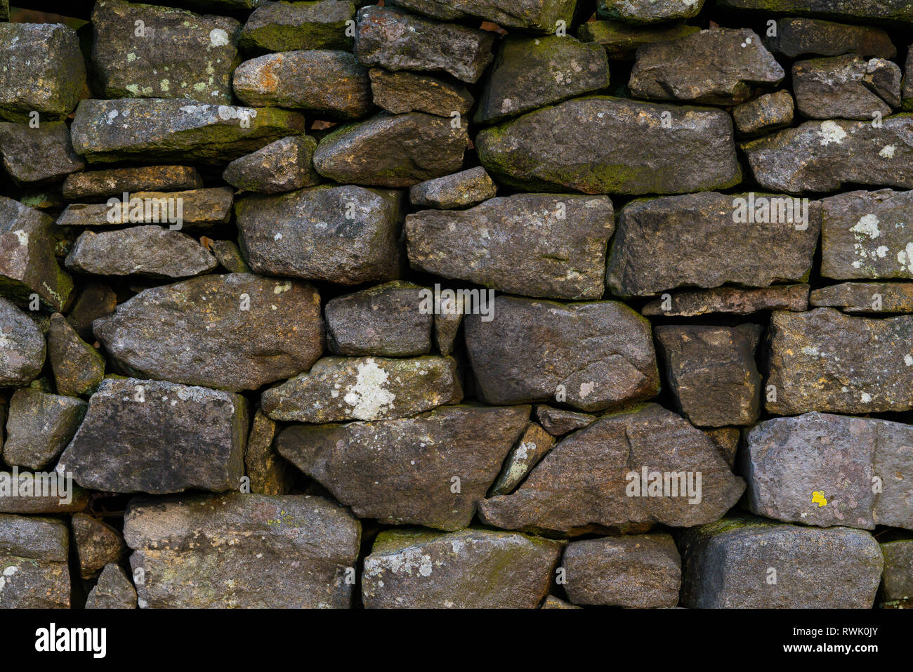 Détaillée d'un mur de pierre visage Banque D'Images