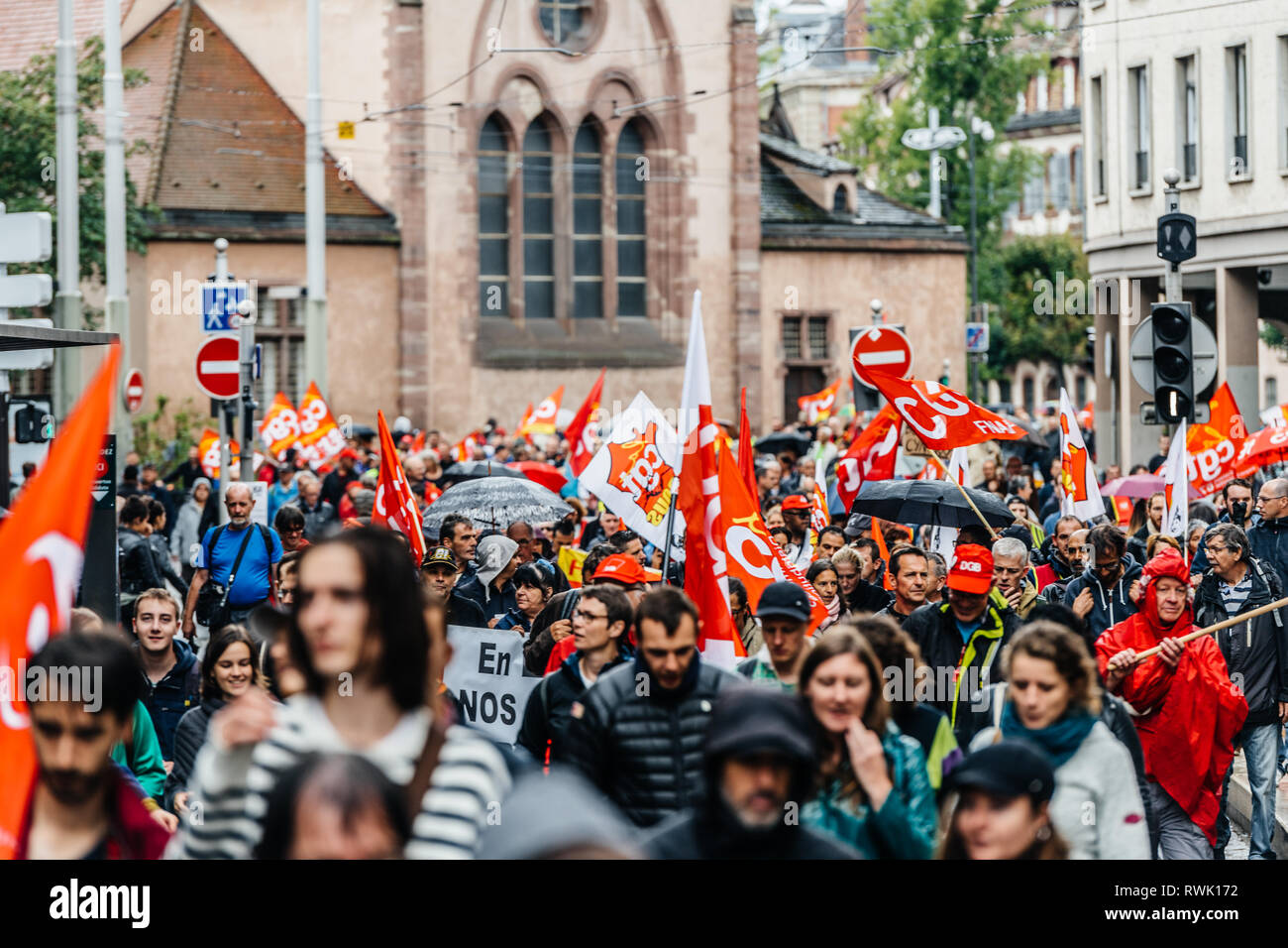Strasbourg, France - Sep 12, 2017 : marche politique au cours d'une journée de protestation nationale française contre la réforme du travail proposé par Emmanuel Macron Gouvernement Banque D'Images