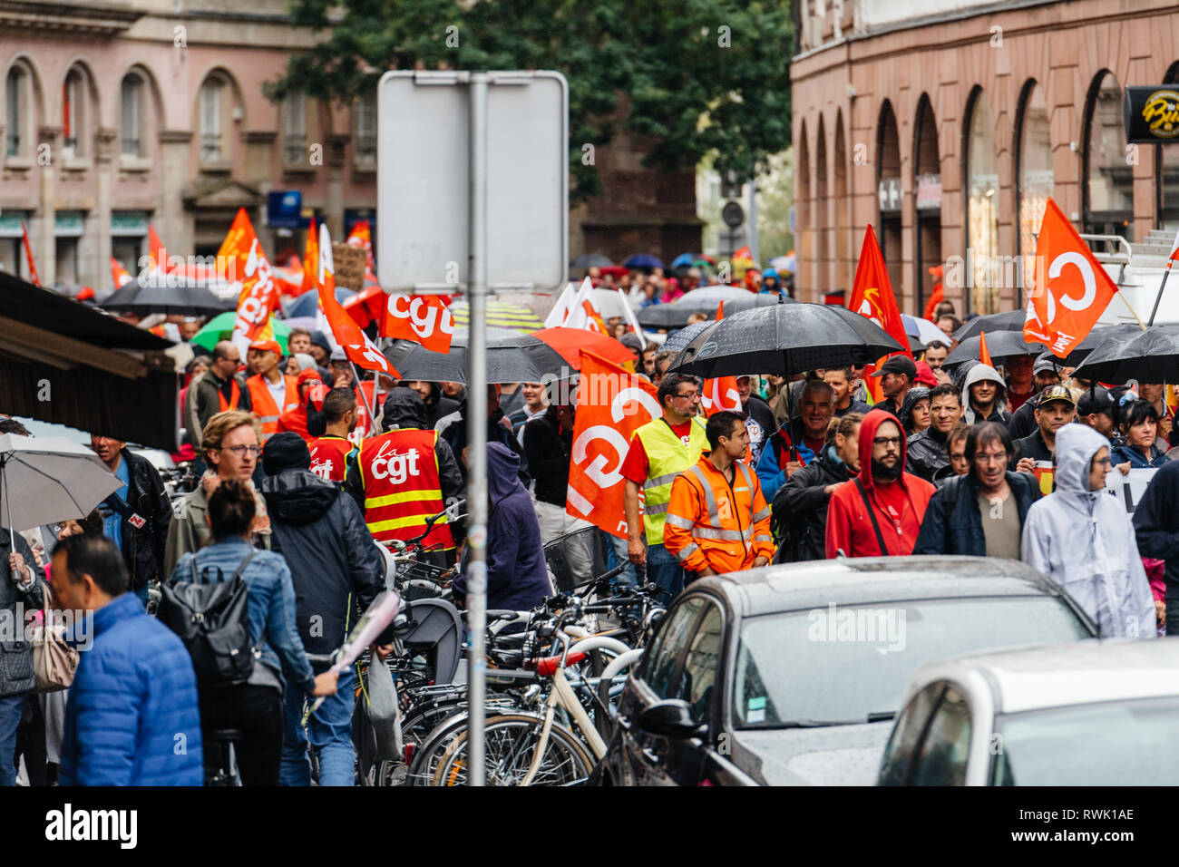 Strasbourg, France - Sep 12, 2017 : Des milliers de personnes dans les rues de blocage marche politique au cours d'une journée de protestation nationale française contre la réforme du travail proposé par Emmanuel Macron Gouvernement Banque D'Images