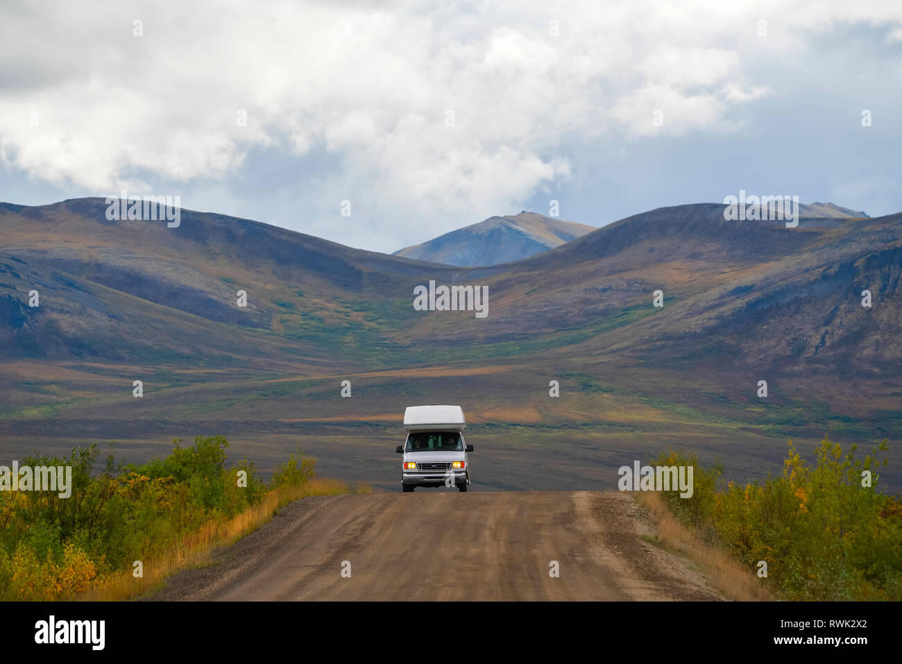 La conduite de véhicules récréatifs petite route de Dempster, Dawson City, Yukon, Canada Banque D'Images