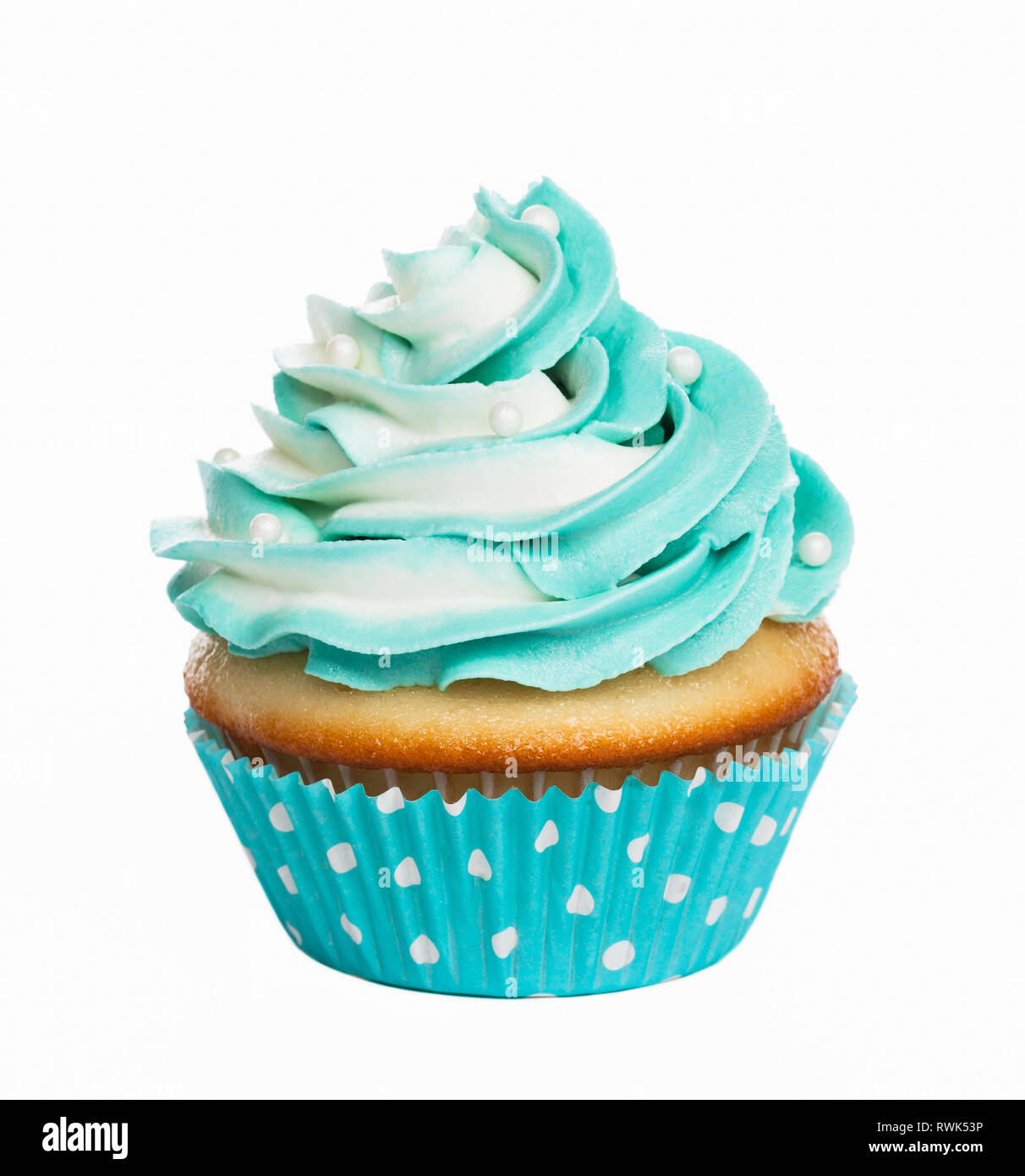 Teal birthday cupcake crème au beurre cerise isolated on white Banque D'Images