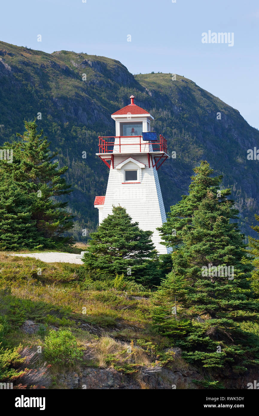 Woody Point phare sur le bras sud de Bonne Bay et au nord de la ville de Woody Point, le parc national du Gros-Morne, à Terre-Neuve, Canada Banque D'Images