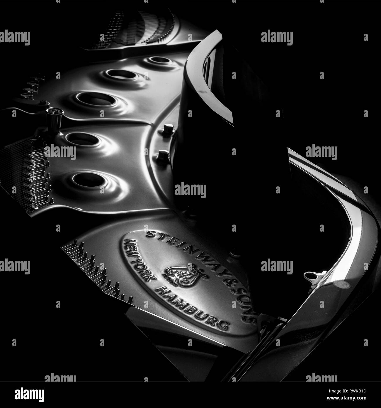 Cork, Irlande 14 Juin, 2008. Intérieur d'un Piano Steinway dans la ville de Cork, Irlande. Banque D'Images