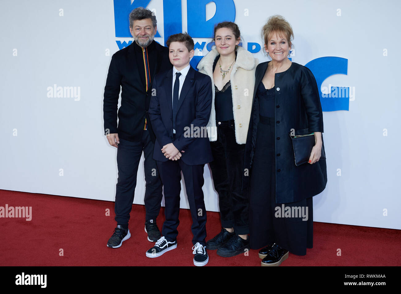 Des stars sur le tapis rouge pour une projection de gala de l'enfant qui serait le roi avec : Andy Serkis, Louis Serkis, Lorraine Ashbourne Où : London, Royaume-Uni Quand : 03 Feb 2019 Credit : WENN Banque D'Images