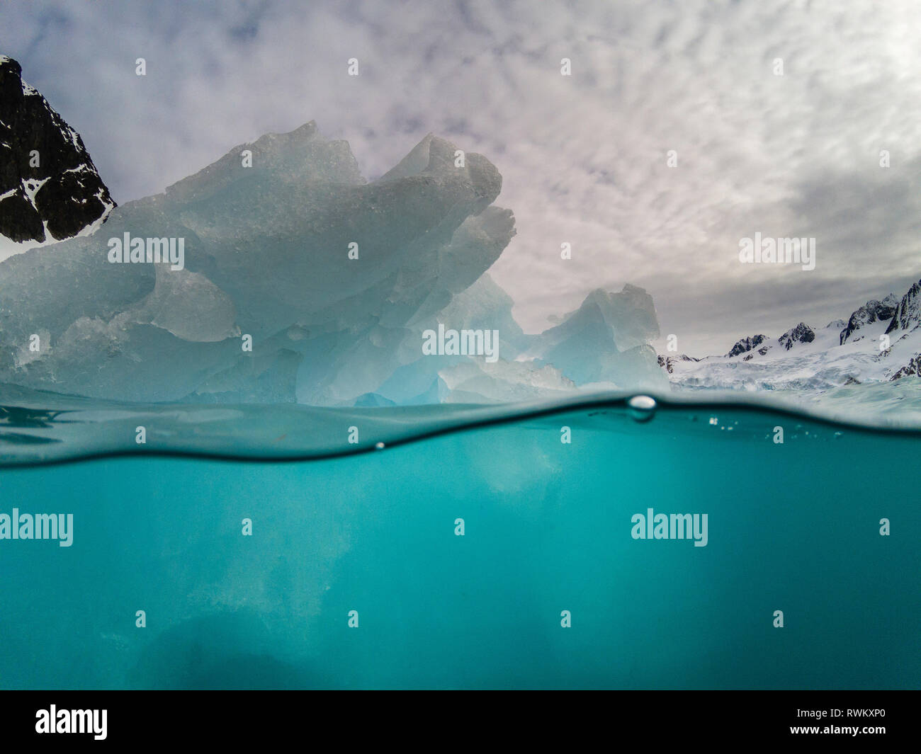 En vertu de l'avis de sur-Fuglefjorden, Spitsbergen, Svalbard, Norvège Banque D'Images En vertu de l'avis de sur-Fuglefjorden, Spitsbergen, Svalbard, Norvège Banque D'Images