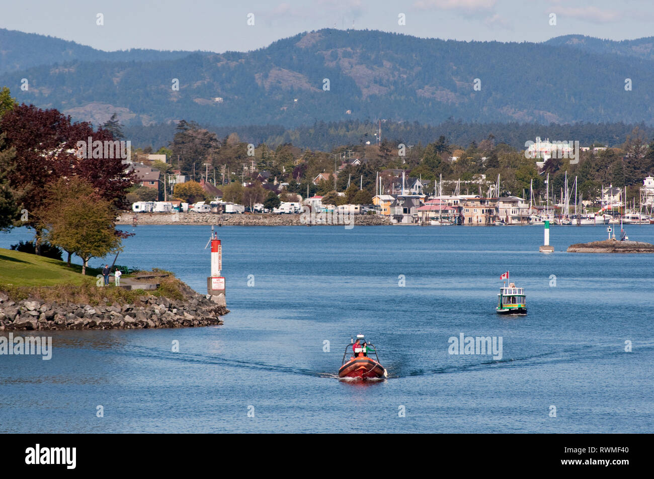 Port intérieur avec West Bay Marina à distance, Victoria, Colombie-Britannique, Canada Banque D'Images