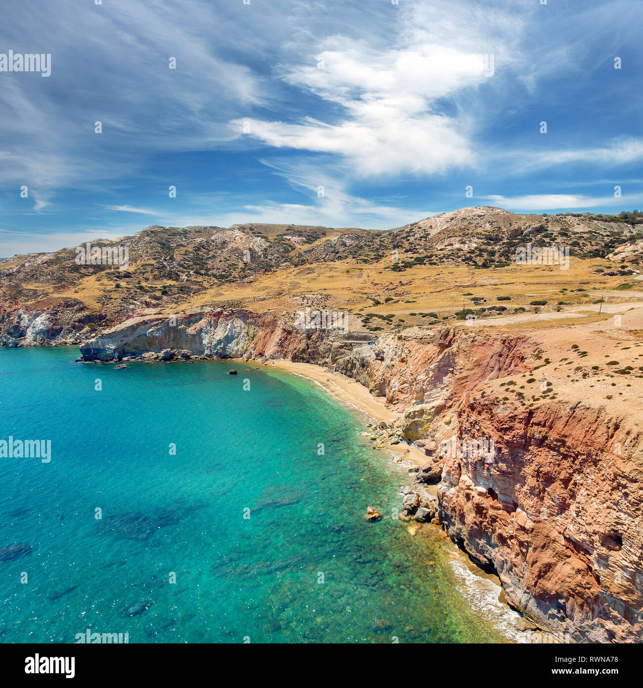 Firiplaka beach, île de Milos, Cyclades, en Grèce. Vue aérienne Banque D'Images