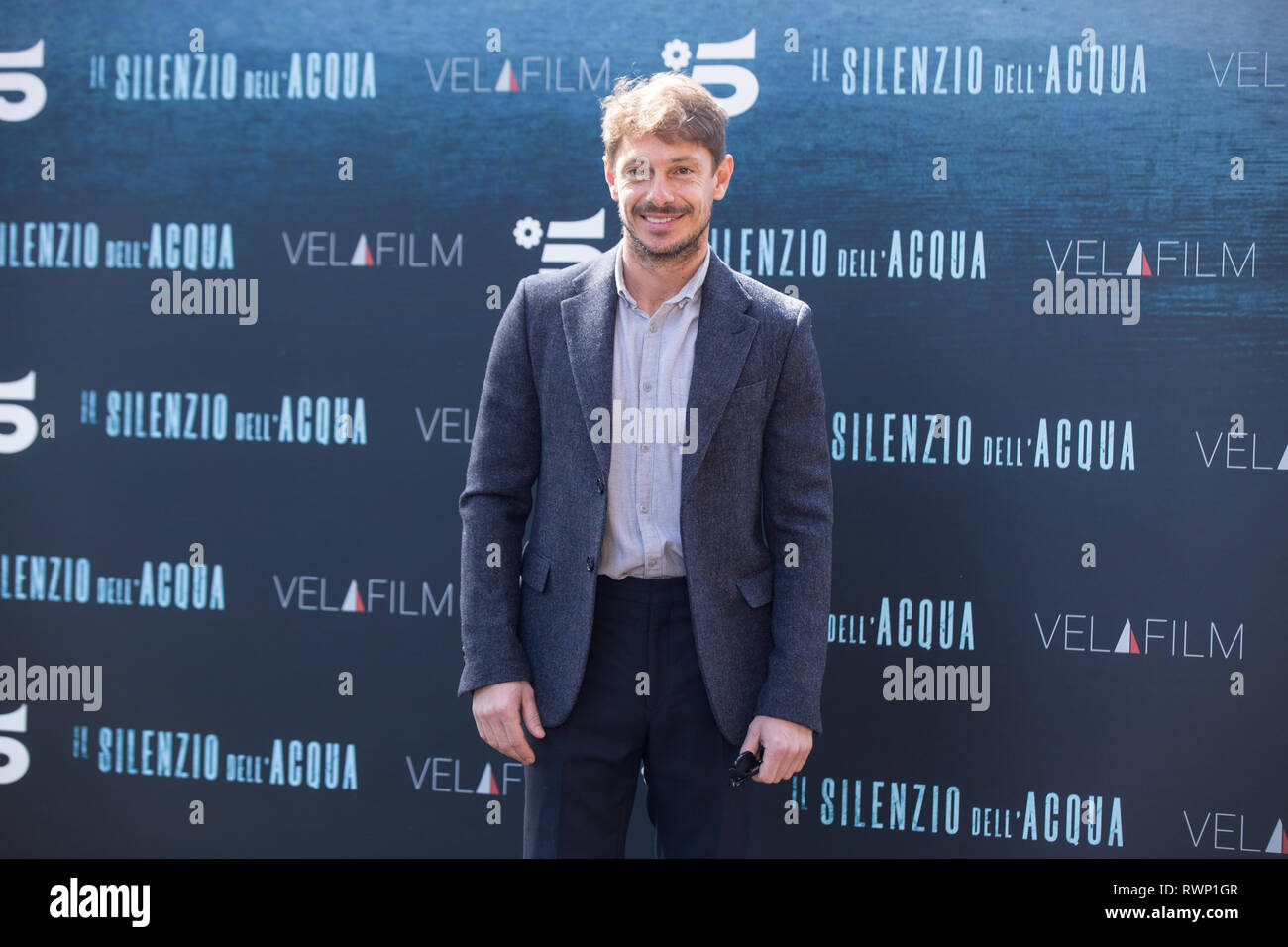 Rom E, Italie. 08Th Mar, 2019. Giorgio Pasotti durant la photocall de la fiction produite par Mediaset italien 'Il Silenzio dell'acqua" Crédit : Matteo Nardone/Pacific Press/Alamy Live News Banque D'Images