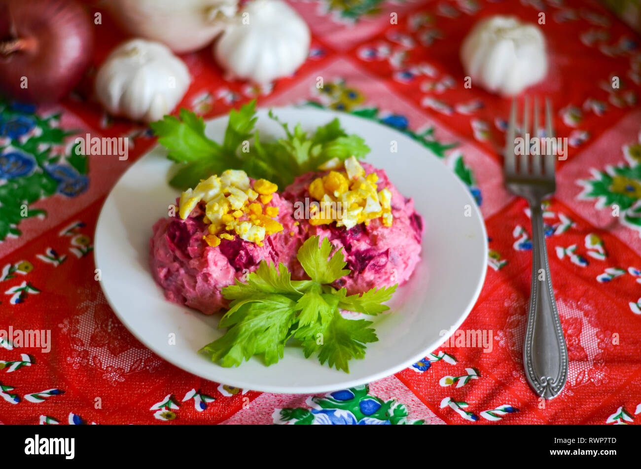 Parti panaméen salade, connu sous le nom de "Ensalada de feria". Il est fait avec des pommes de terre, betteraves, des oeufs et de la mayonnaise ; parfois, les carottes sont ajoutés si comme. Banque D'Images