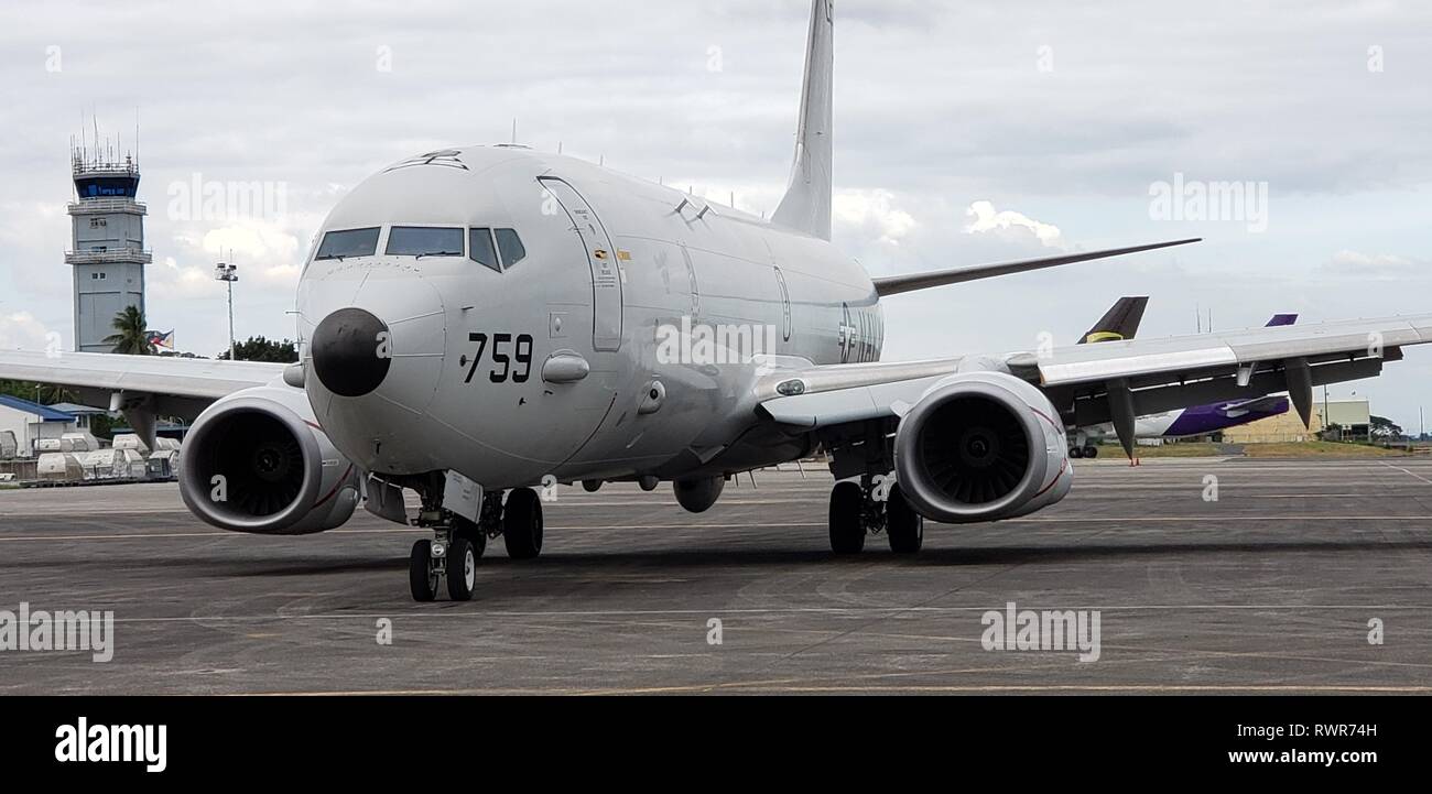 190203-N-PX671-004 PHILIPPINES (fév. 03, 2019) P-8A 759 avions arrive à sa place de stationnement. (US Navy photo prise par le lieutenant Cmdr Alan Johnson/libérés) Banque D'Images