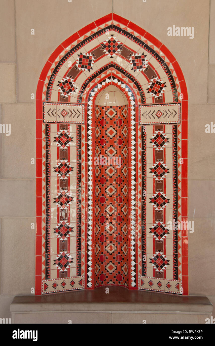 Les alcôves avec dessins islamique, Grande Mosquée, Muscat, Oman Banque D'Images