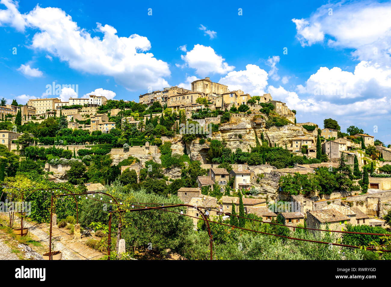 La France. Vaucluse (84), Parc Naturel Régional du Luberon. Le village de Gordes classé plus beau village de France. Banque D'Images