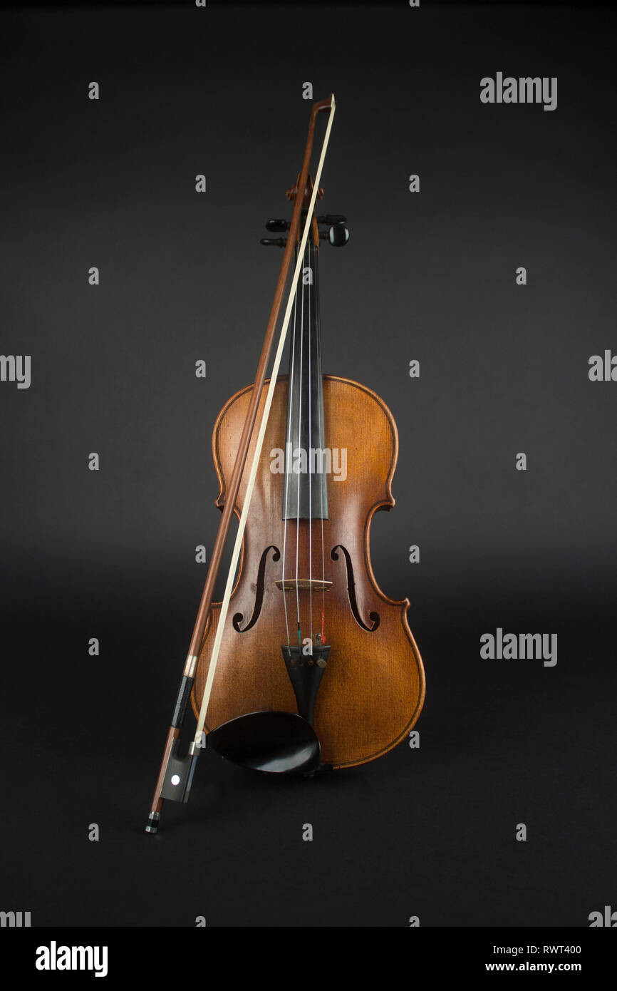 La photographie de studio d'un violon 1920. Banque D'Images