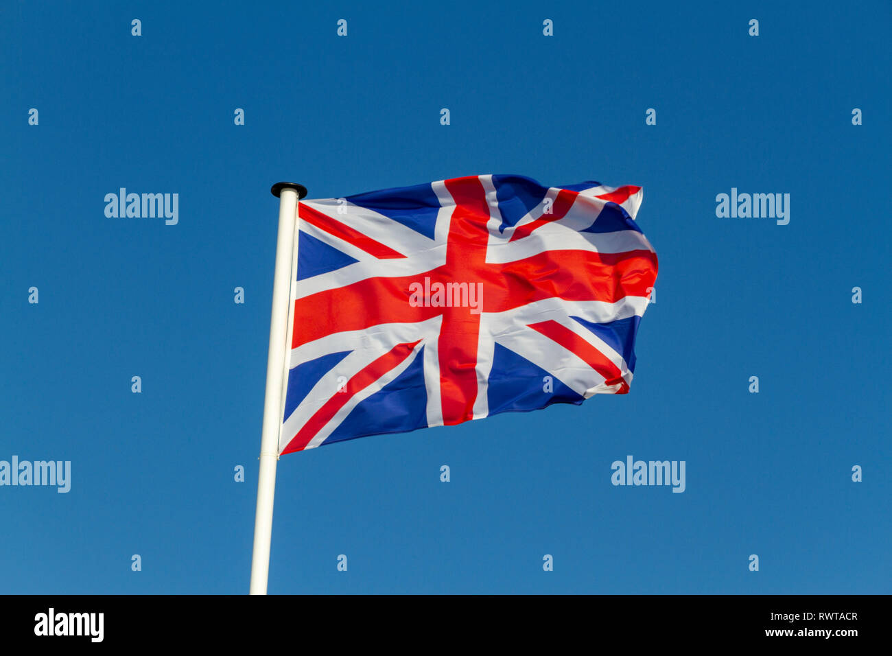 L'Union flag flying above (Arromanches Arromanches-les-Bains), Normandie, France. Banque D'Images