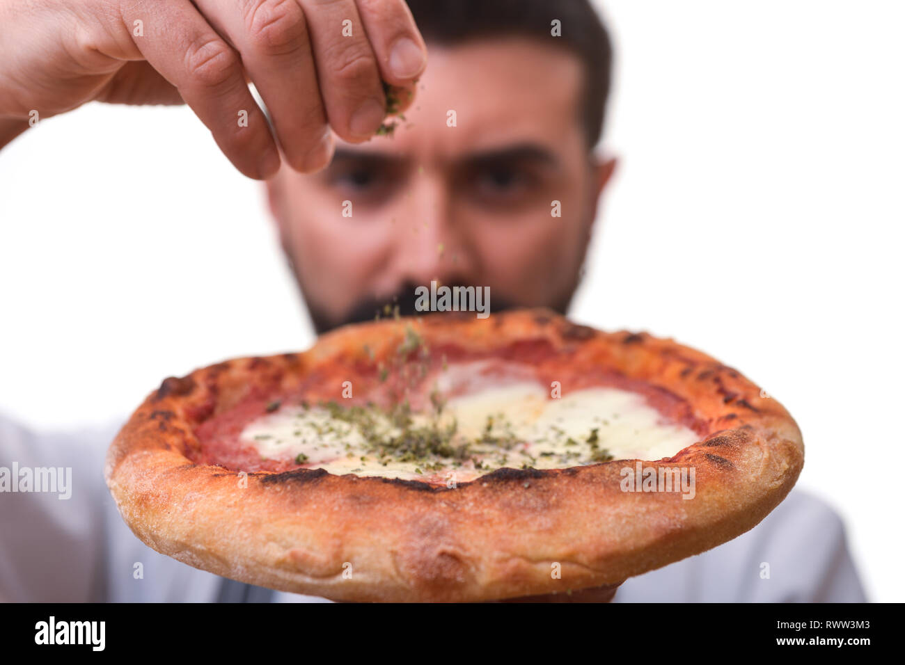 Vinaigrette Pizza chef pizza Margherita avec origano italien Banque D'Images
