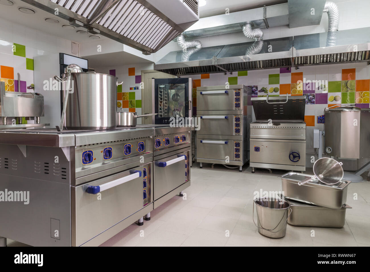 Cuisine dans l'école maternelle Banque D'Images