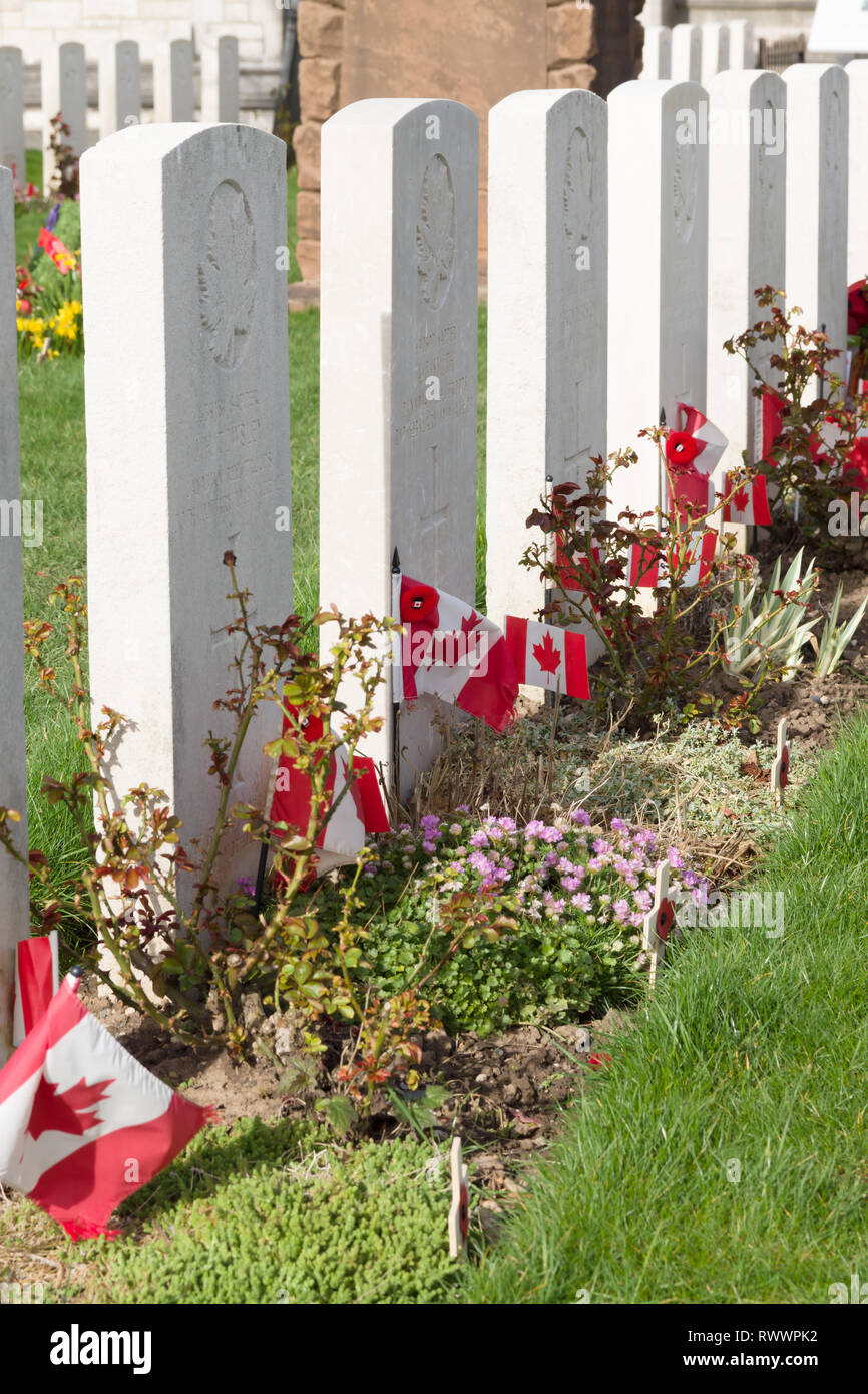 Cimetières militaires canadiens à Saint Margarets Bodelwyddan dans le Nord du Pays de Galles. Les troupes canadiennes ont été fondées à la proximité de Kinmel Park camp Banque D'Images