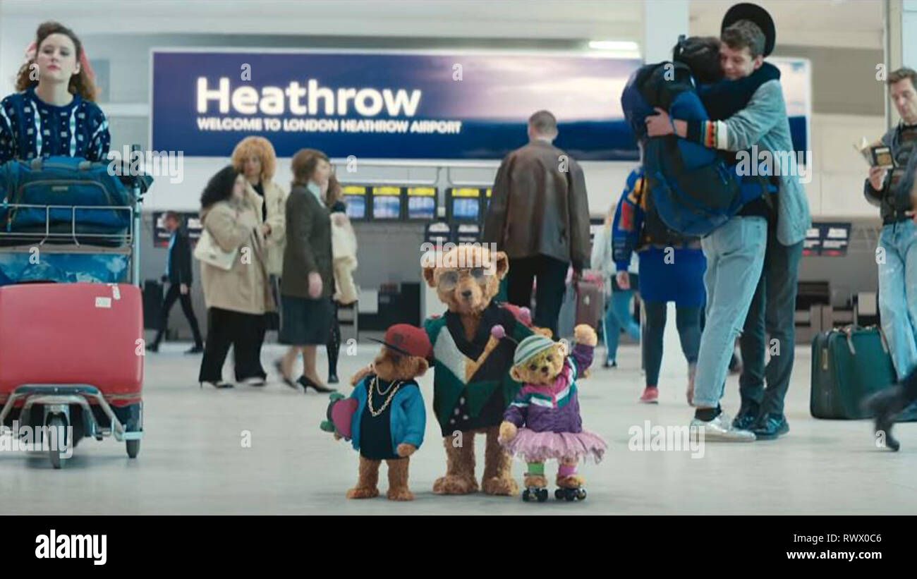 2010s UK Heathrow Pub TV (pince) Banque D'Images