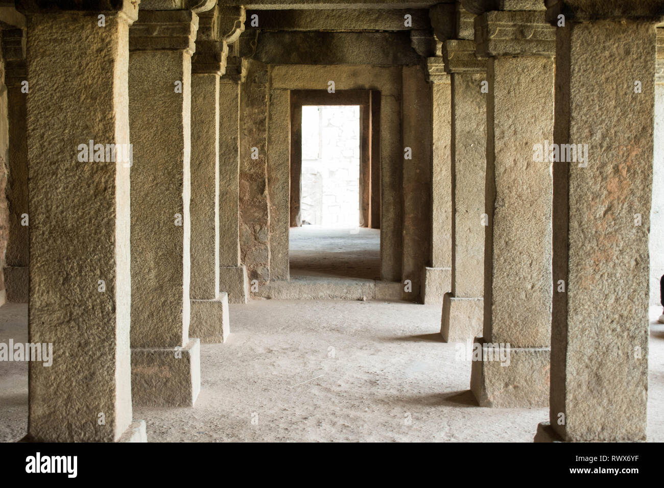 Une Passerelle Dans Le Vieil Indien Hauz Khaz Fort Les - 