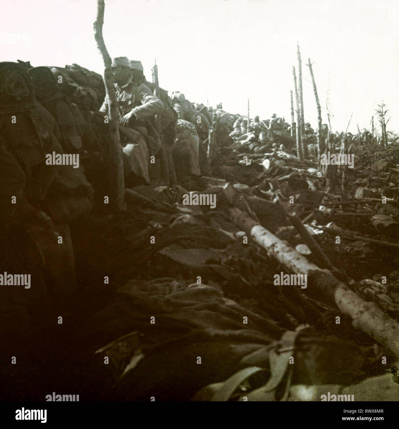 Photographie , militaires à l'affût au cours d'une contre-attaque, 1915 Banque D'Images