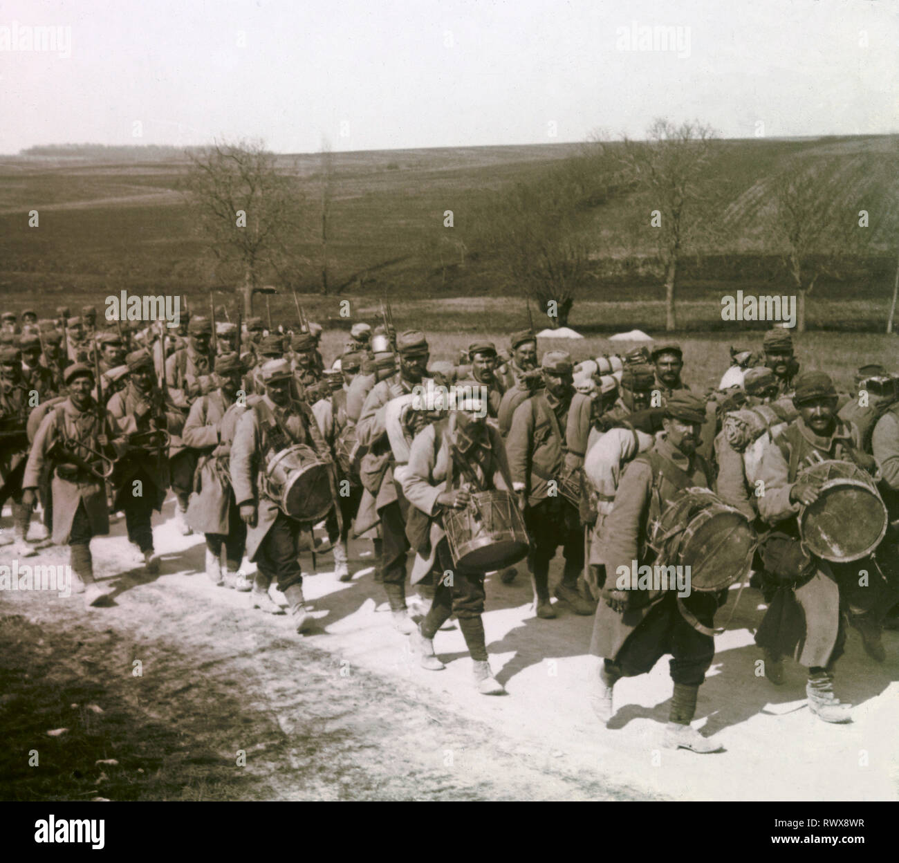 Photographie , l'infanterie française sur le chemin de l'avant en 1914 Banque D'Images