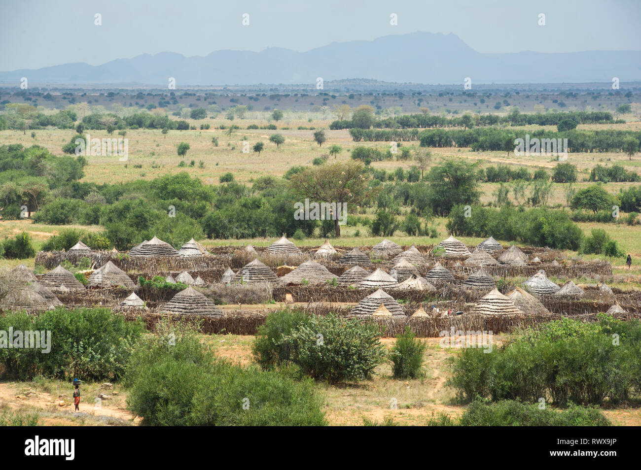 Nakapelimoru village est le plus grand village de l'Afrique de l'Est, de Kotido, Ouganda Banque D'Images