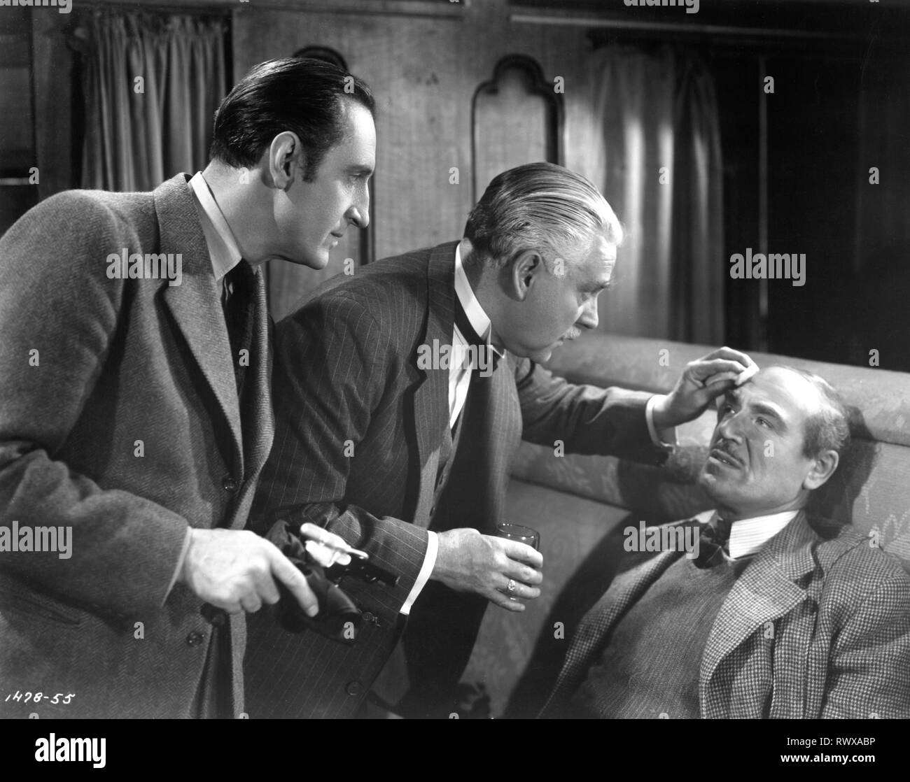 Basil Rathbone que Sherlock Holmes Nigel Bruce comme docteur Watson Dennis Hoey comme inspecteur Lestrade TERROR BY NIGHT 1946 réalisateur Roy Willian Neill Sir Arthur Conan Doyle USA Universal Pictures Banque D'Images