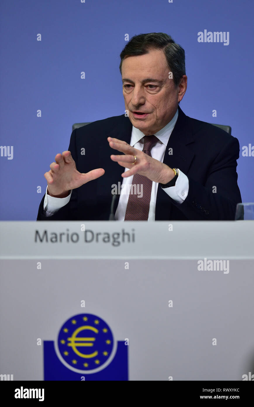 Francfort, Allemagne. 7 mars, 2019. Banque centrale européenne (BCE) Mario Draghi Président assiste à une conférence de presse au siège de la BCE à Francfort, Allemagne, le 7 mars 2019. Crédit : Yang Lu/Xinhua/Alamy Live News Banque D'Images