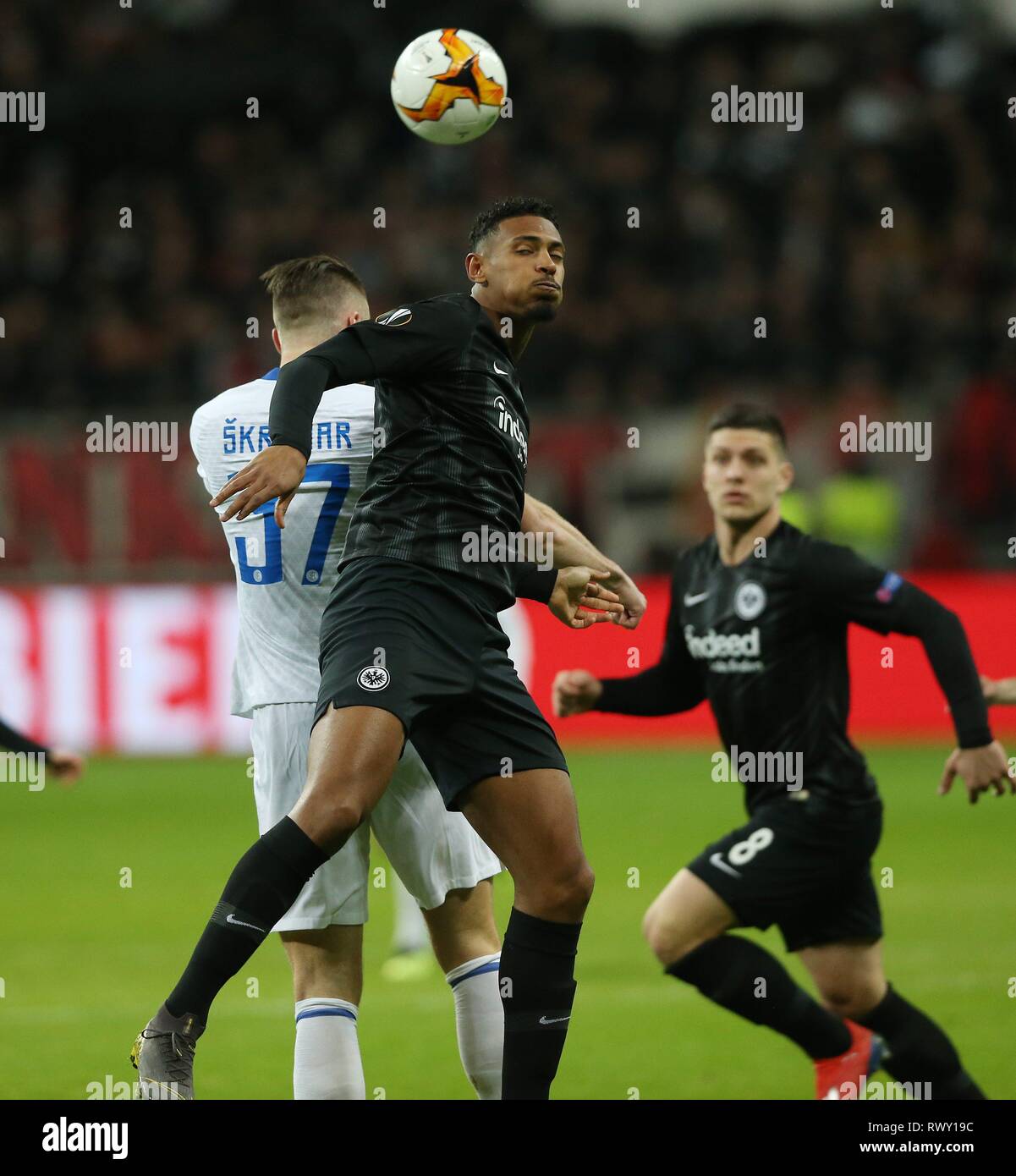 Frankfurt, Deutschland. 07Th Mar, 2019. firo : 07.03.2019, football, football : l'UEFA, LIGUE EUROPA, EL, saison 2018/2019 ronde de 16, première étape, l'Eintracht Francfort - Inter Milan HALLER, Francfort-sur-SKRINIAR droit par rapport à l'utilisation du crédit dans le monde entier | : dpa/Alamy Live News Banque D'Images