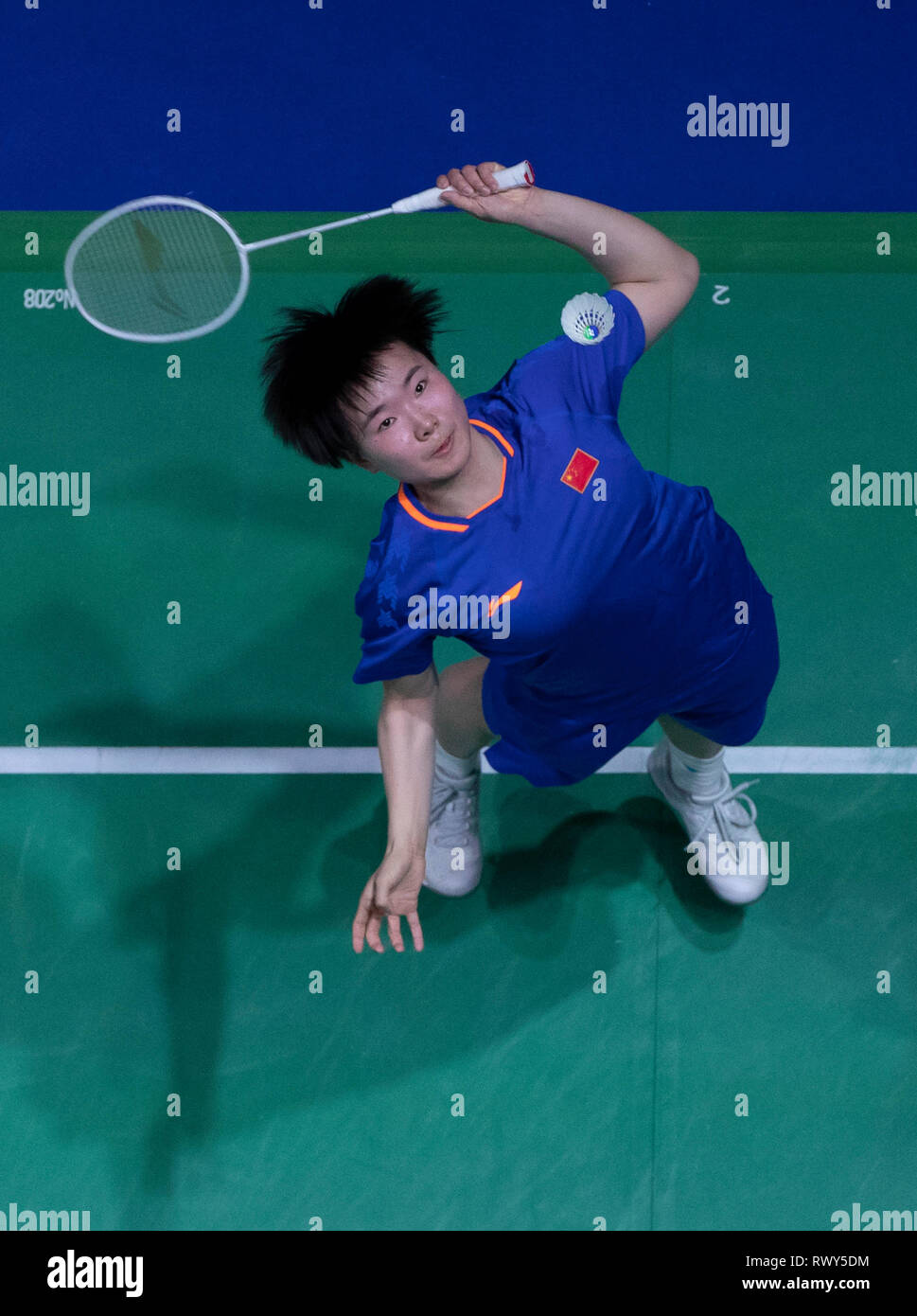Birmingham. 7 mars, 2019. Il Bingjiao la Chine au cours de la concurrence féminin deuxième tour avec Pornpawee Chochuwong la Thaïlande à l'All England Open Badminton Championships 2019 à Birmingham, Grande-Bretagne, le 7 mars 2019. Credit : Han Yan/Xinhua/Alamy Live News Banque D'Images