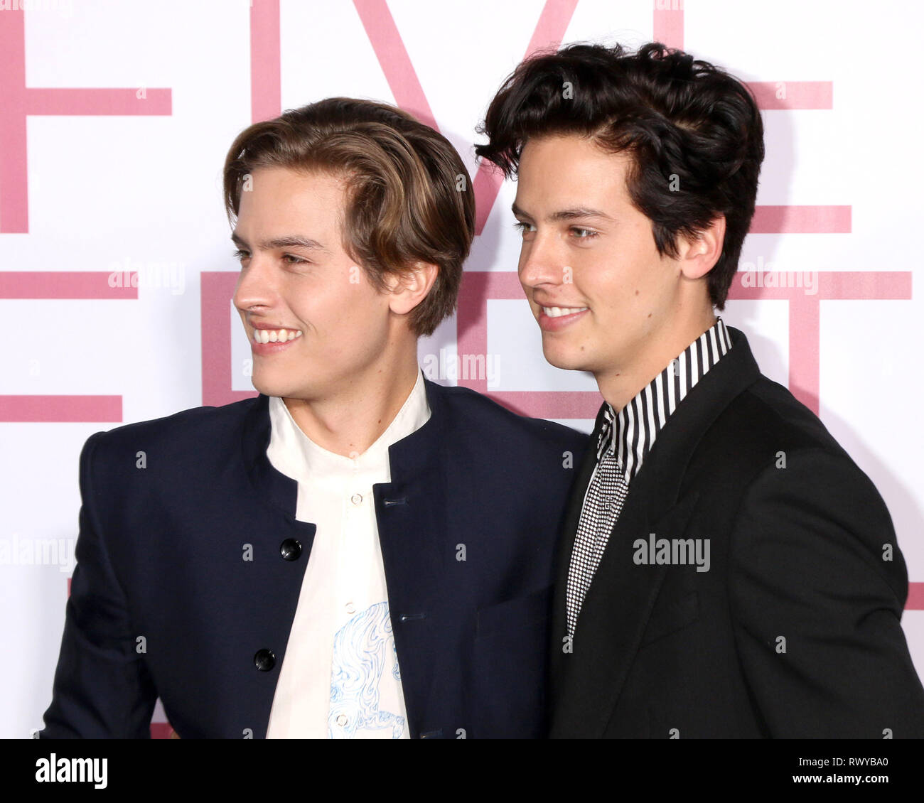 7 mars 2019 - Westwood, CA, USA - LOS ANGELES - Oct 7 : Dylan Sprouse, Cole Sprouse au ''cinq pieds de distance'' en première mondiale au Théâtre Bruin le 7 mars 2019 à Westwood, CA (crédit Image : © Kay Blake/Zuma sur le fil) Banque D'Images