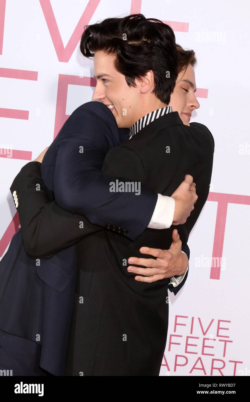Los Angeles, CA, USA. 7 mars, 2019. Dylan Sprouse, Cole Sprouse aux arrivées de cinq pieds de distance Premiere, Fox Bruin Theatre, Los Angeles, CA 7 mars 2019. Credit : Priscilla Grant/Everett Collection/Alamy Live News Banque D'Images