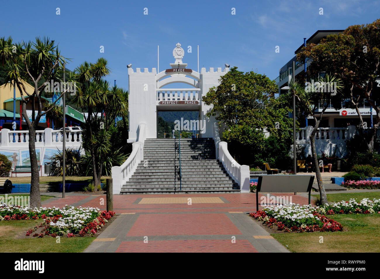 Le monument aux morts dans la ville de Picton, île du Sud, Nouvelle-Zélande, commémore la ville est tombé et disparus au combat au cours de deux guerres mondiales. Banque D'Images