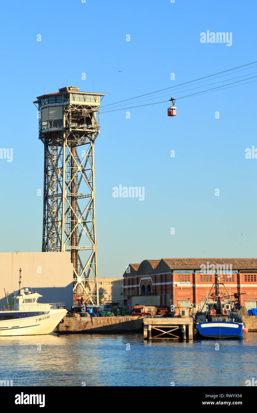 Le Port de Barcelone. Le Tramway Aérien de Port Vell. Torre Sant Sebastià. Telefèrico del Puerto, Telefèric del Port, l'AERI del Port Banque D'Images