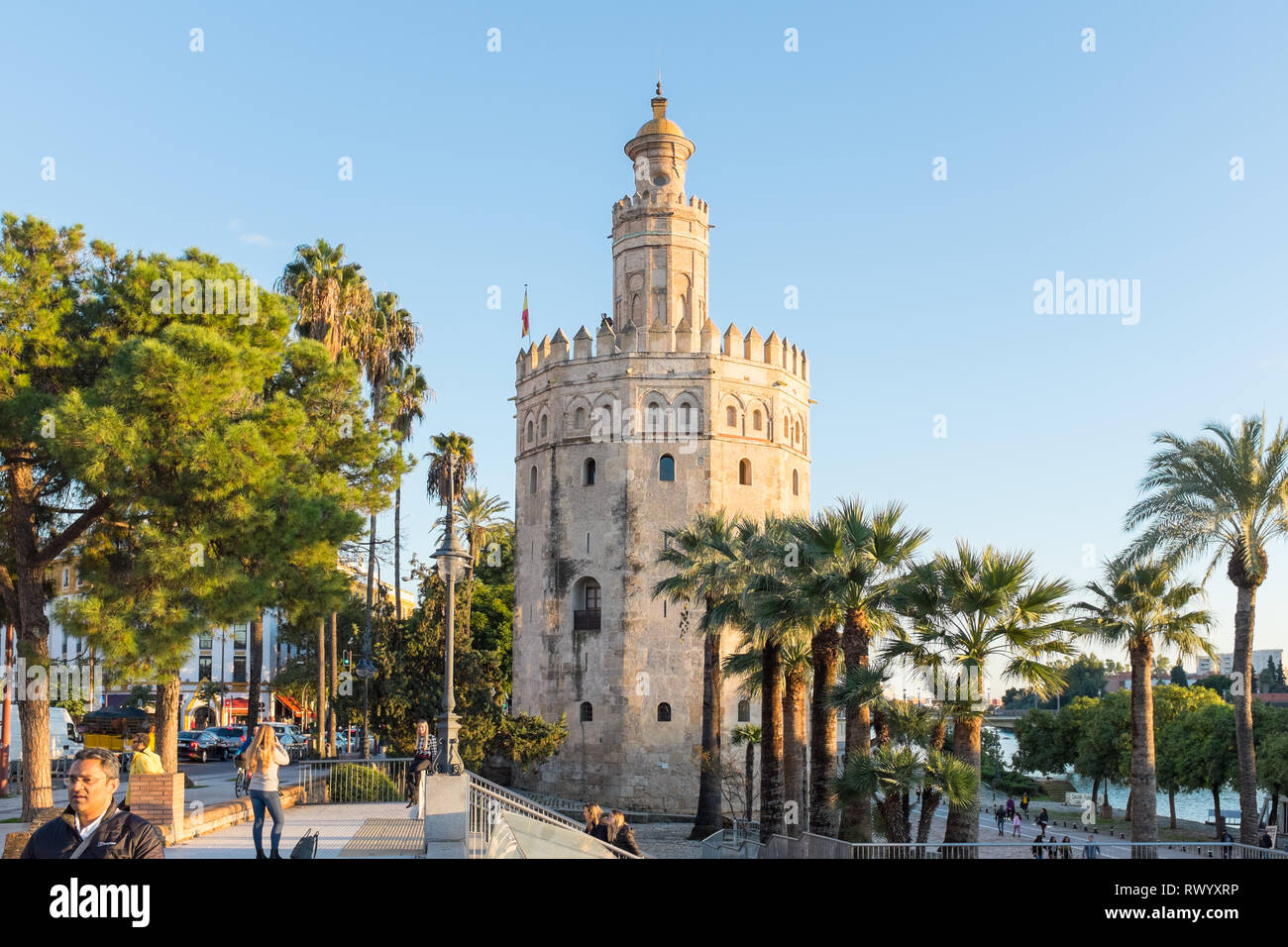 La Torre del Oro à Séville en début de soirée du soleil Banque D'Images