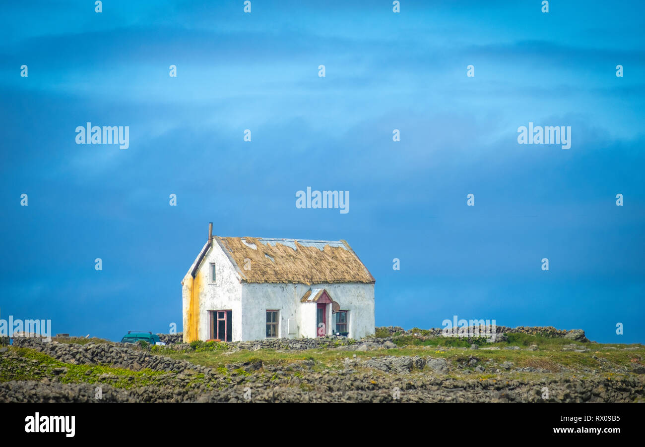 Ancienne petite maison sur l'Inishmore, Îles d'Aran, Irlande Banque D'Images
