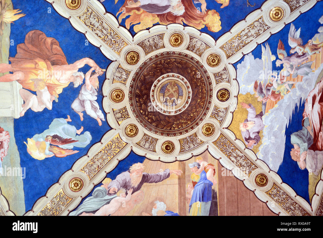 Fresques de l'Ancien Testament ou des peintures sur mur Plafond Circulaire, prix d'Heliodorus (1511-1513) peint par Raphaël dans le Palais apostolique, les Musées du Vatican Banque D'Images